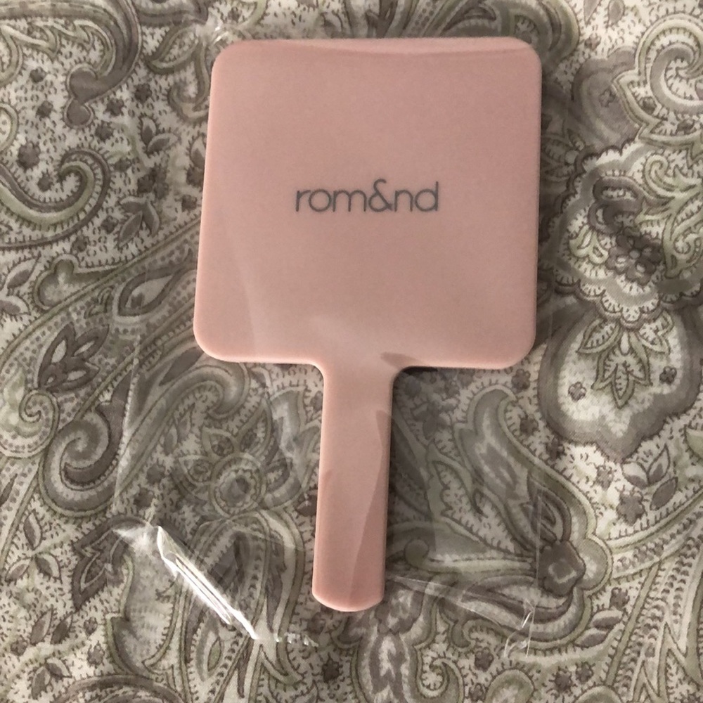 ❤️ 3/$20 ❤️  Rom&nd Mini Hand Mirror & Sticker - Picture 2 of 3